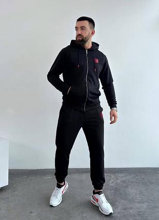 Мужской спортивный костюм