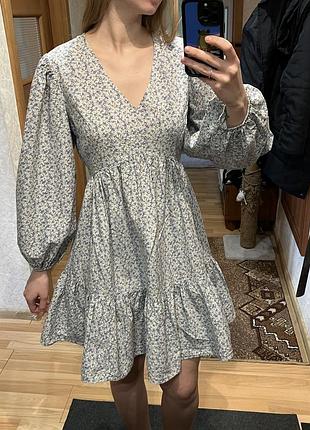 Гарна святкова сукня