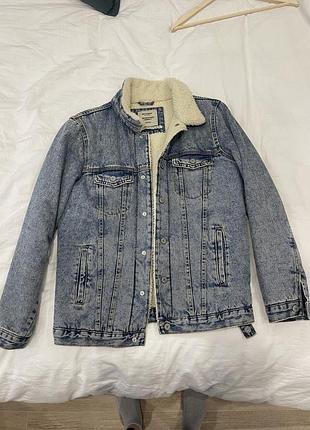 Мужская джинсовая куртка pull and bear