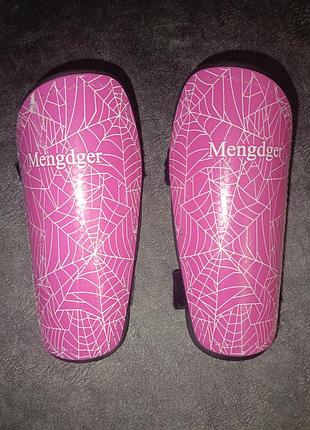 Щитки футбольные menduger