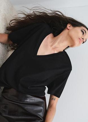 Футболка в минималистичном стиле zara