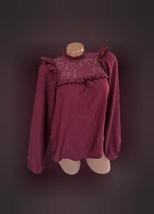 Блузка з мереживом і відкритою спиною молодіжна