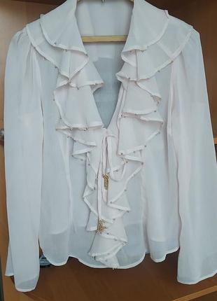 Блуза с воланами