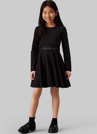 Сукня жіноча calvin klein чорного кольору с написом бренду