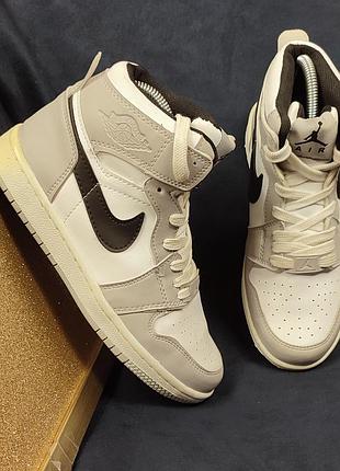 (83) nike air jordan. жіночі, підліткові кросівки, хайтопи. розмір 38 устілки 24 см.