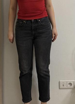 Серые джинсы levi's оригинал
