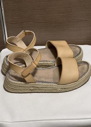 Босоножки zara 34р.