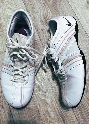 Кросівки nike оригінал натур. шкіра р40/40,5 ст.26см білі