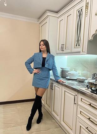 Стильный женский костюм в клетку