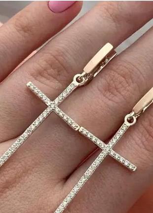 Серьги серебряные крестики с золотыми напайками и белыми фианитами