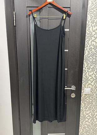 Платье черное на бретельках
