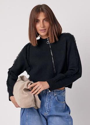 Короткий кардиган з бічною блискавкою та напівкруглим низом