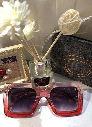 Жіночі сонцезахисні окуляри