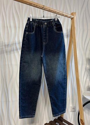 Трендовые джинсы для парней свободного кроя. 
джинсы изготовлены из мягкого денима