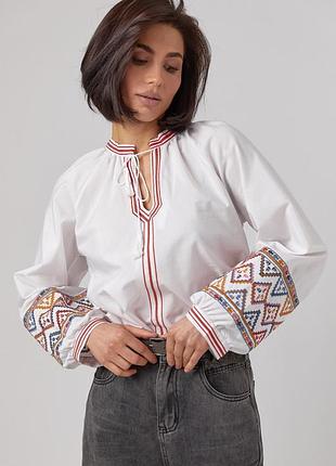 Женская рубашка блуза с вышитыми рукавами