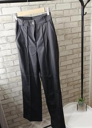 Брюки из экокожи
