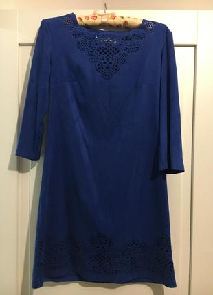 Гарне плаття в трендовому відтінку синього кольору7 фото