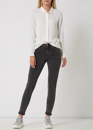 Серые узкие джинсы gestuz