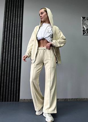 Жіночій демісезонний костюм