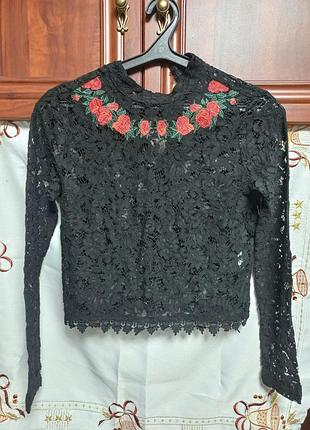 Красива нарядна блуза