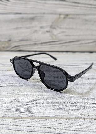 Сонцезахисні окуляри унісекс, чорні в пластиковій глянсовій оправі (без брендових)