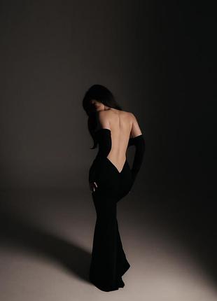 Черное трикотажное платье с открытой спиной от ottaka.ua