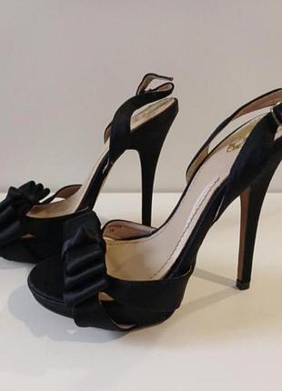 Єлегантні брендові босоніжки ,жіночі,  розмір 38,бренду vera moda
нові