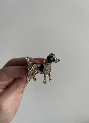 Металева брошка іскристий терʼєр , собака