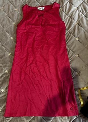 Червоний сарафан