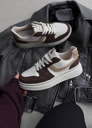 Стильные кеды кроссовки женские цвет белый бежевый коричневый на утолщенной подошве экокожа