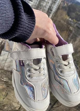 В наявності кросівки для дівчинки fashion