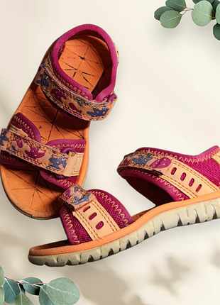 Босоніжки на дівчинку