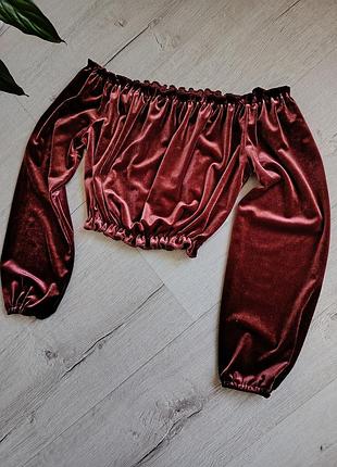 Невероятно красивая велюровая укороченная блузка с обнаженными плечами