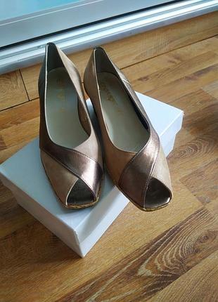 Туфли с открытым носком