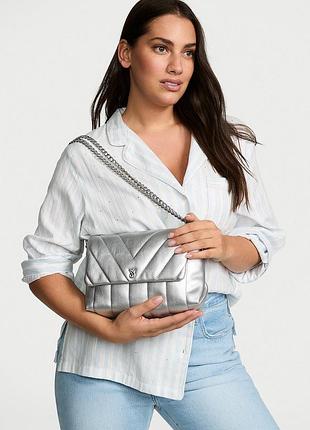 Новинка!серебристая сумка кроссборди трансформер victoria's secret
medium crossbody bag оригінал