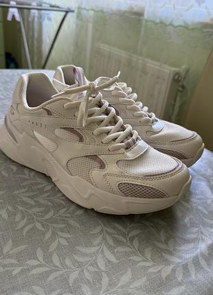 Продам кроссовки sketchers