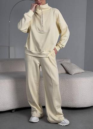 Спортивный костюм свободного кроя