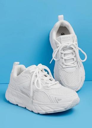 Белые кроссовки для девушек