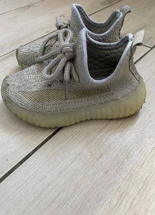 Дитячі легкі кросівки 24 розмір