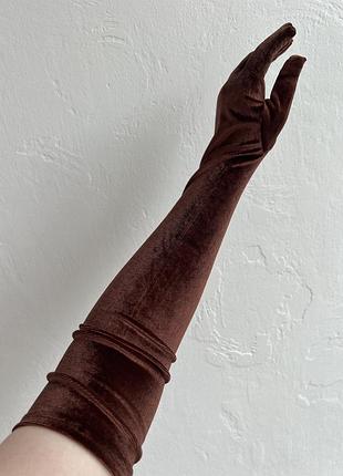 Коричневые бархатные перчатки