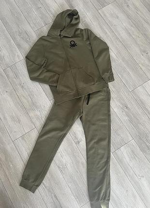 Спортивний костюм