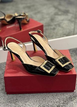 Туфли roger vivier лаковые черные золотая фурнитура