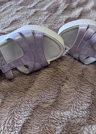 Бузкові босоніжки на платформі