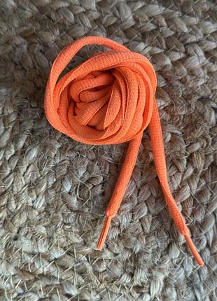 Яркие оранжевые шнурки 135 см.