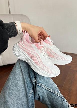 Женские кроссовки