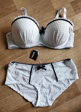 Шикарный кружевной комплект нижнего белья janina