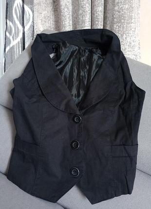 Чорна котонова стрейч жилетка ; італія