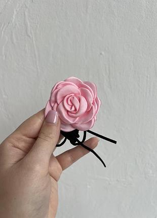 Цветочек на шею розовая