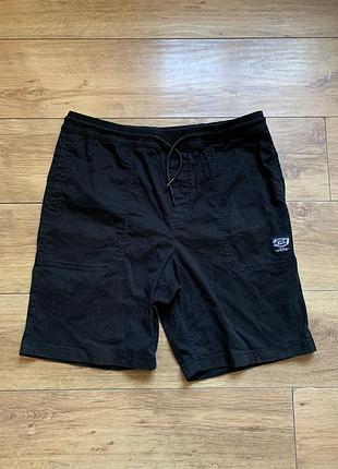 Стильные шорты шорти