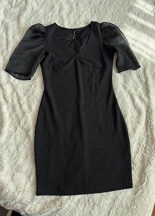 Женское вечернее платье приталенное с декольте